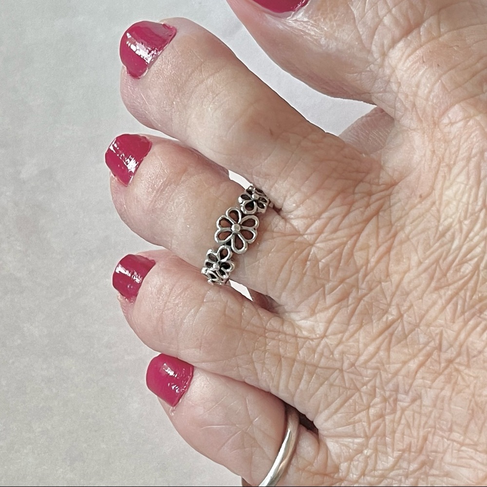 Sterling Silver Flower Toe Ring, Silver Ring, Mid… - image 1